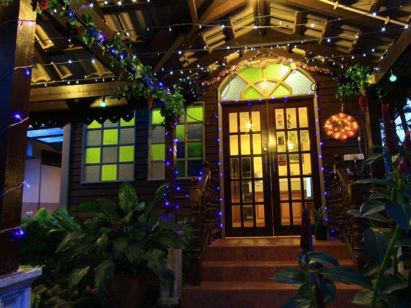 Six Villa Inn