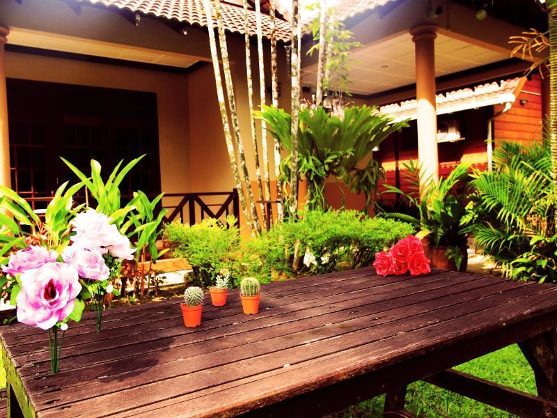 Six Villa Inn