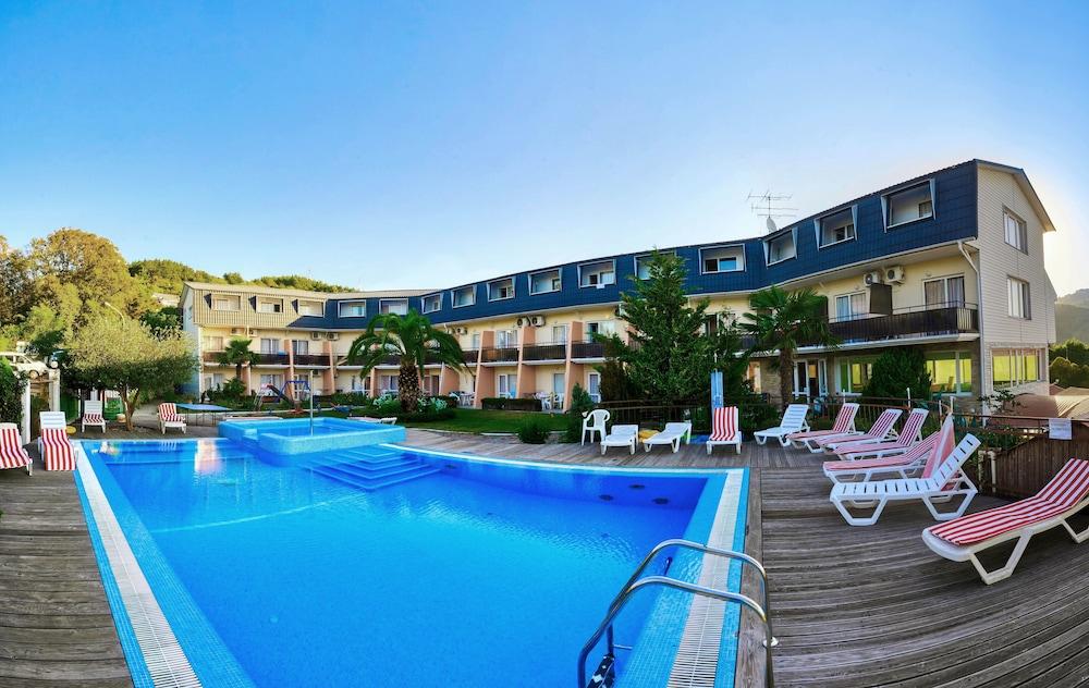 WaterLoo Hotel