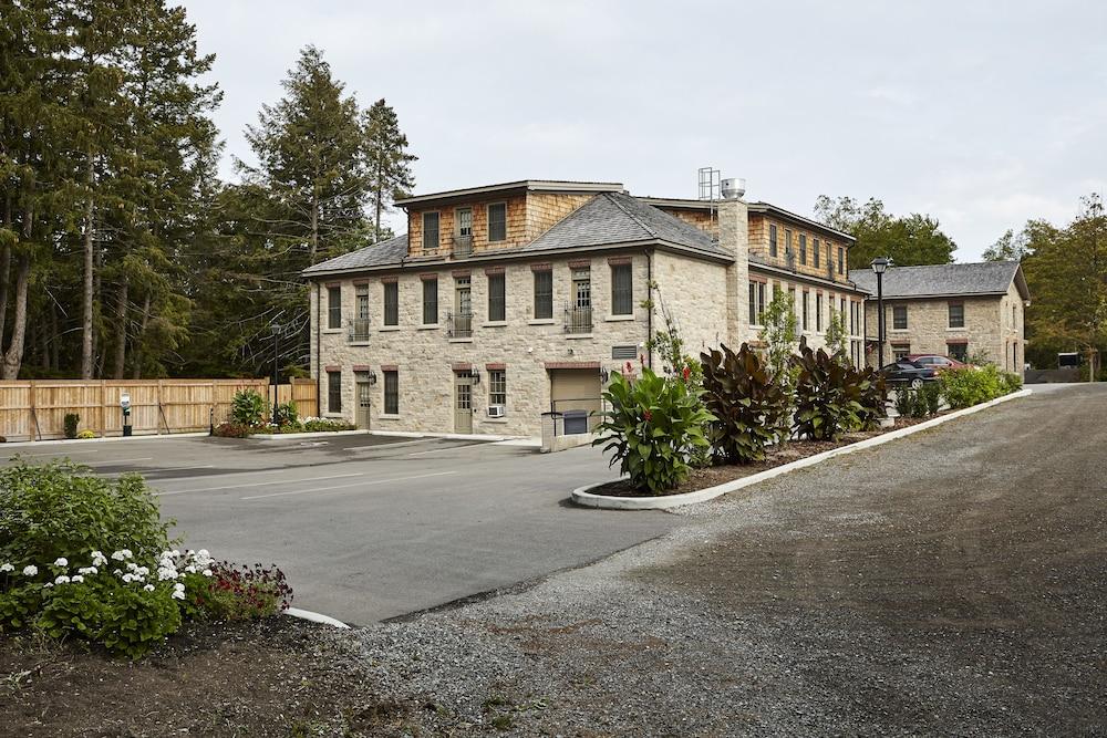 The Barracks Inn