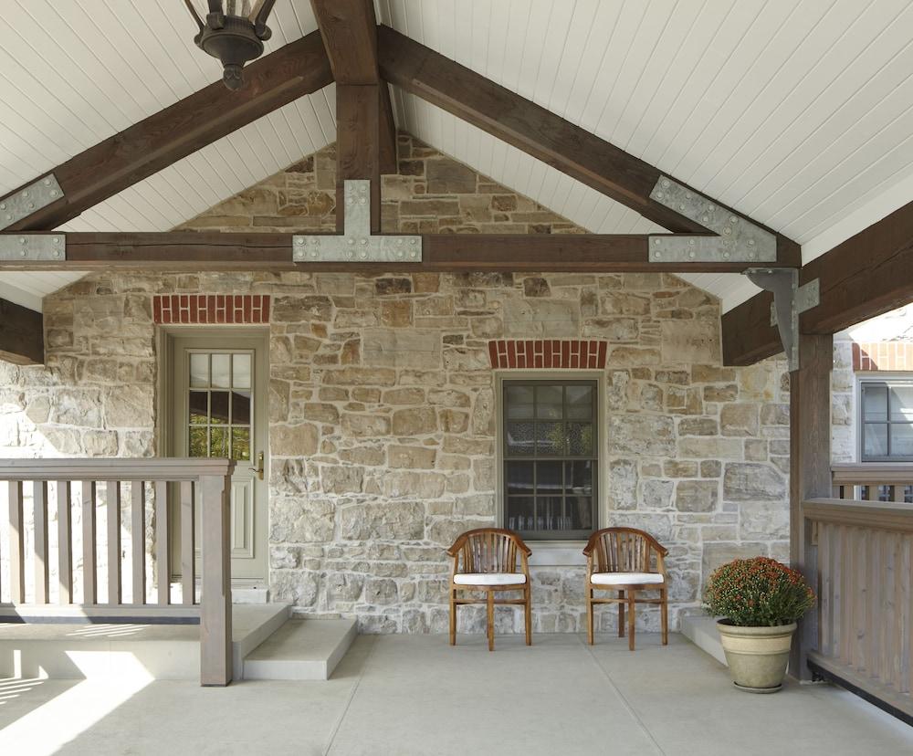 The Barracks Inn