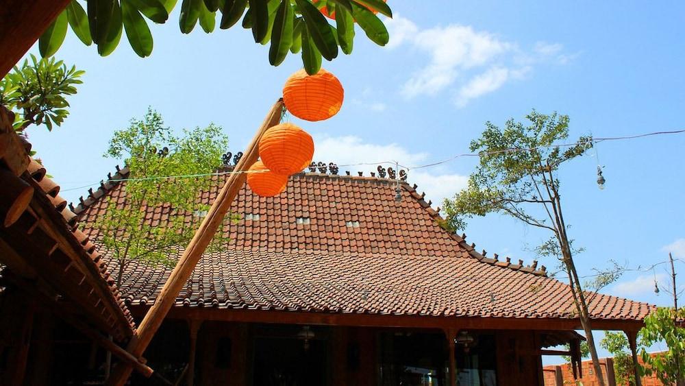 WARISAN Heritage Resort & Resto