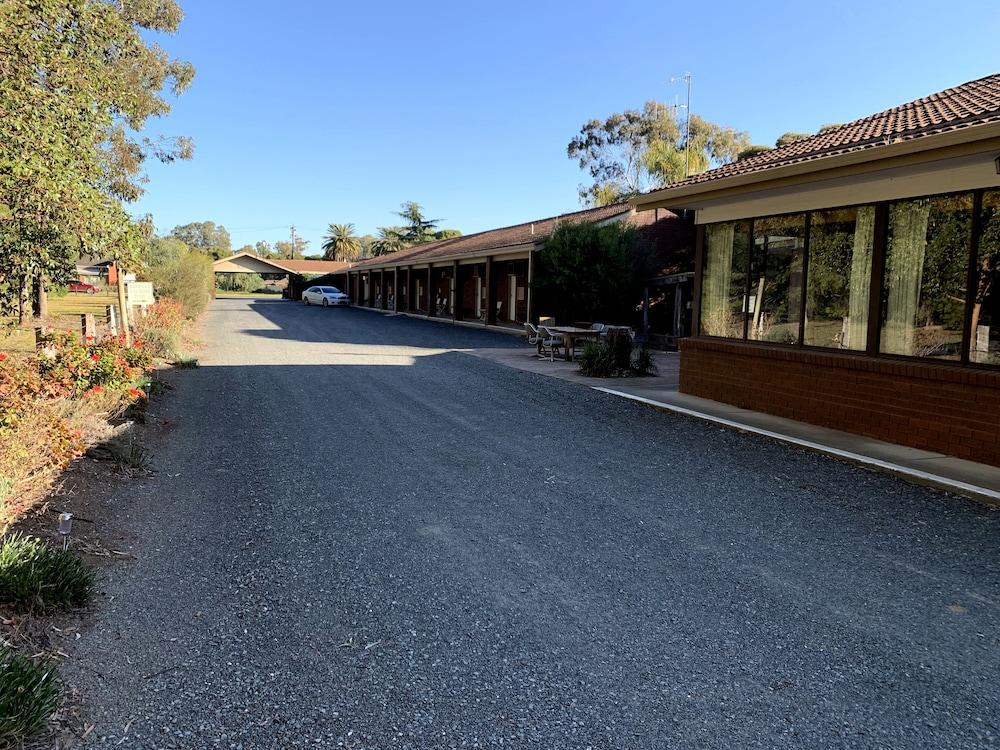 Kingswood Motel & Apartments