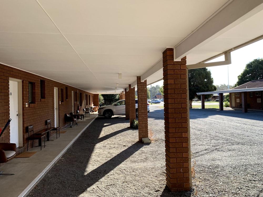 Kingswood Motel & Apartments