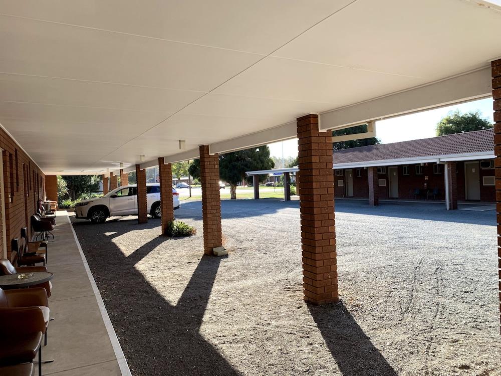 Kingswood Motel & Apartments
