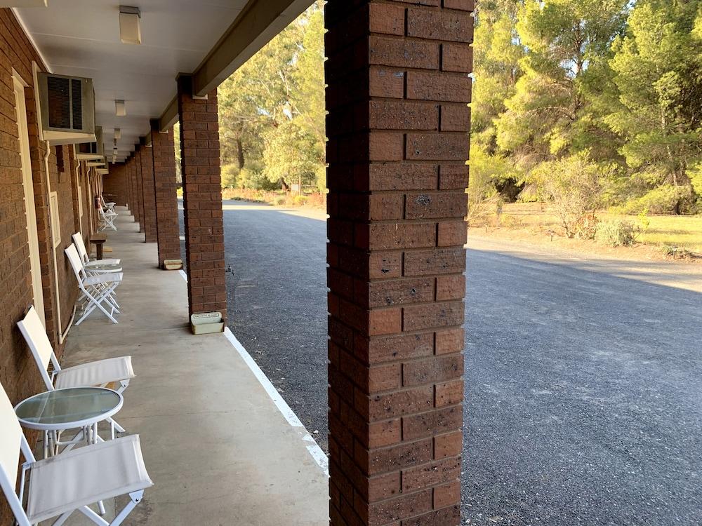 Kingswood Motel & Apartments