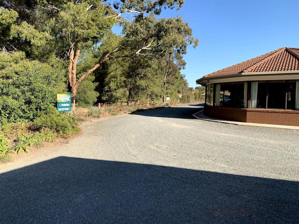 Kingswood Motel & Apartments