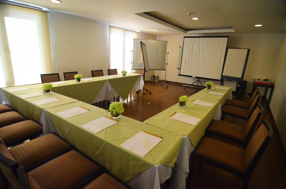 Hotel Kamana Sactuary Resort and Spa