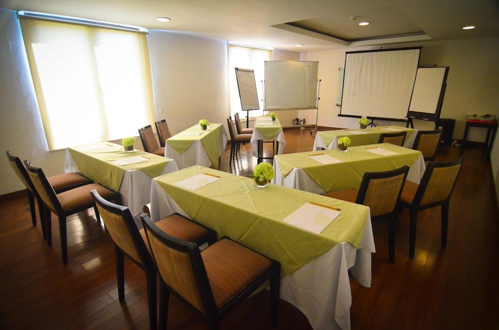 Hotel Kamana Sactuary Resort and Spa