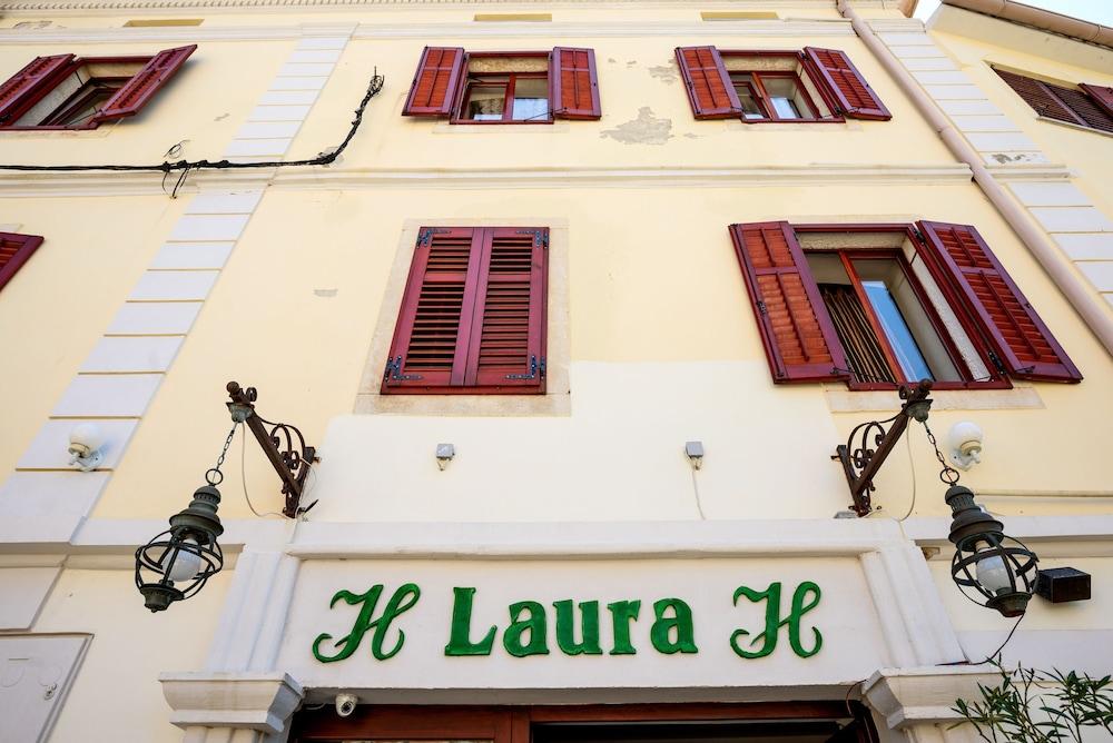 Rooms Laura