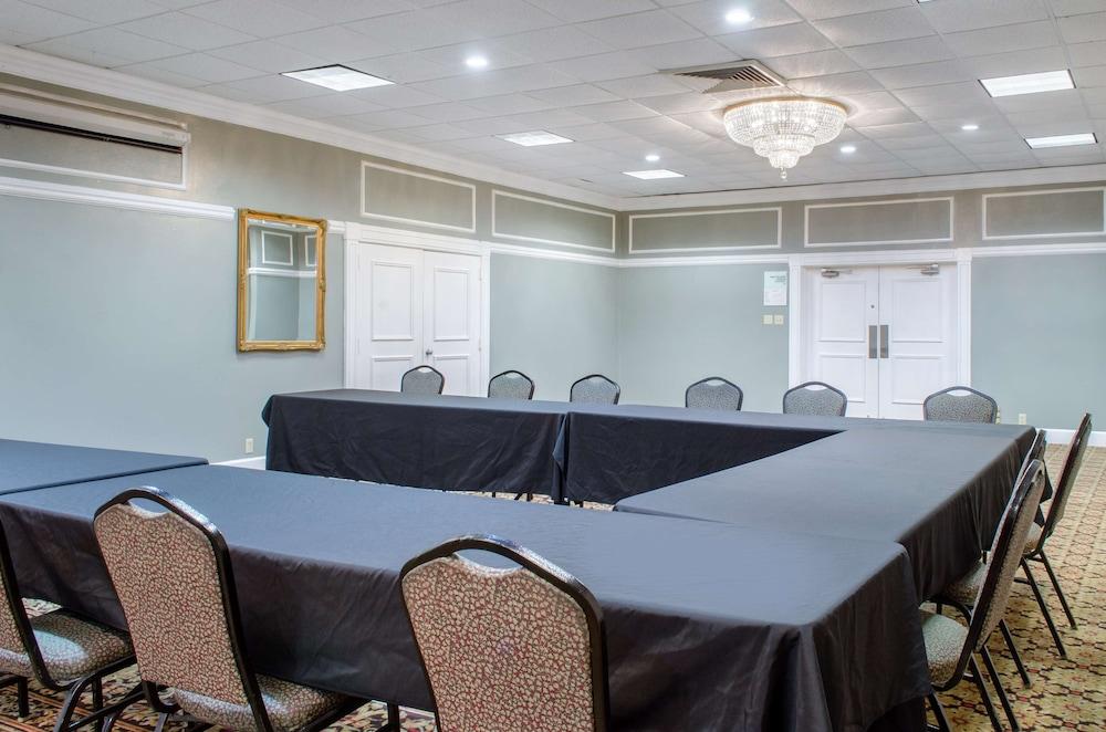 Suburban Extended Stay Hotel Shreveport Airport