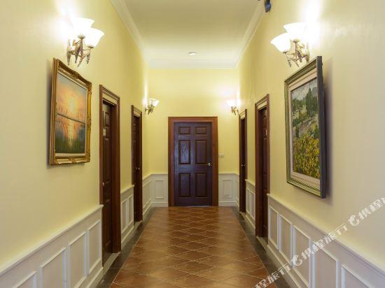 Chateau de Khaoyai Hotel & Resort