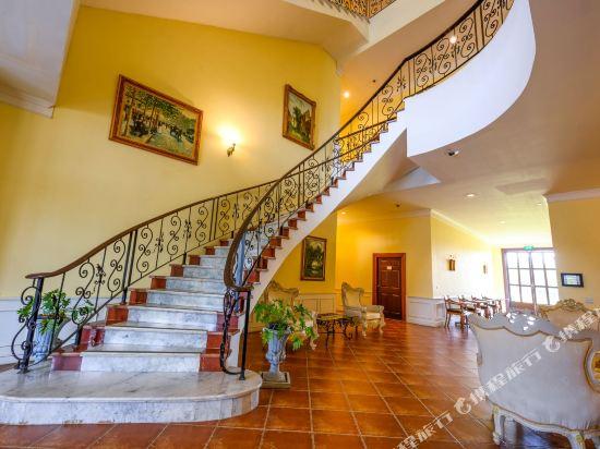 Chateau de Khaoyai Hotel & Resort