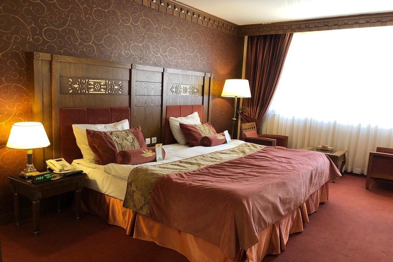 Zandiyeh Hotel