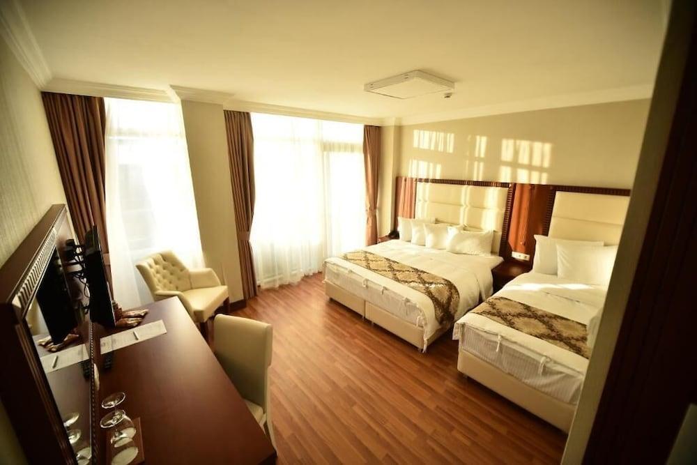 Era Palace Hotel
