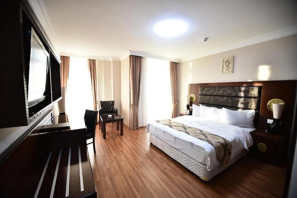 Era Palace Hotel