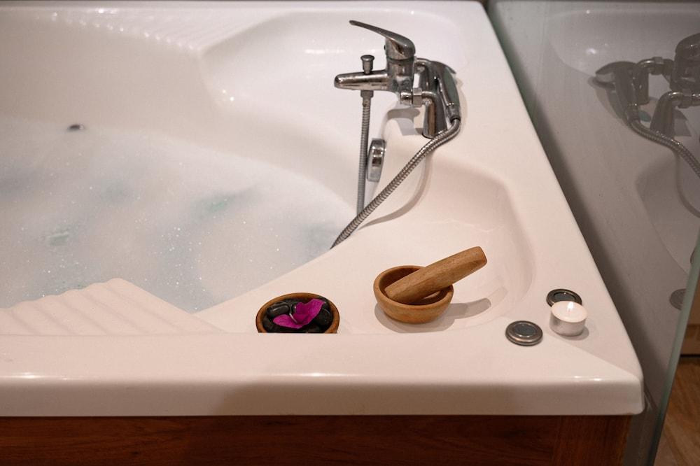 Restia Suites