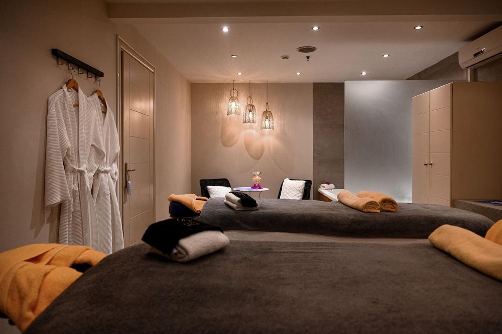 Restia Suites