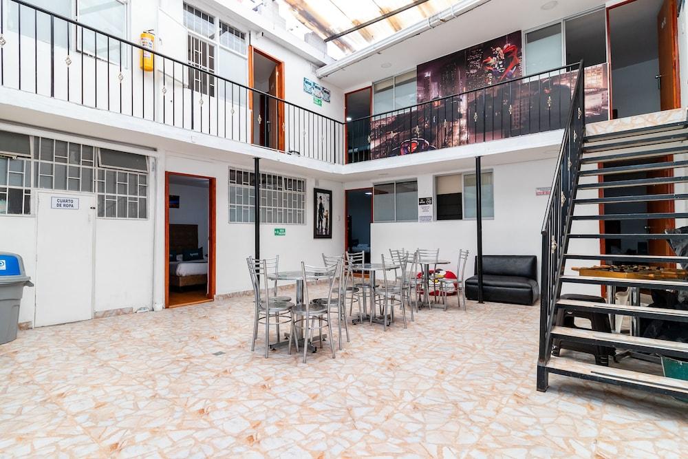 Hotel Comic City