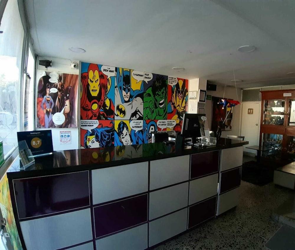 Hotel Comic City