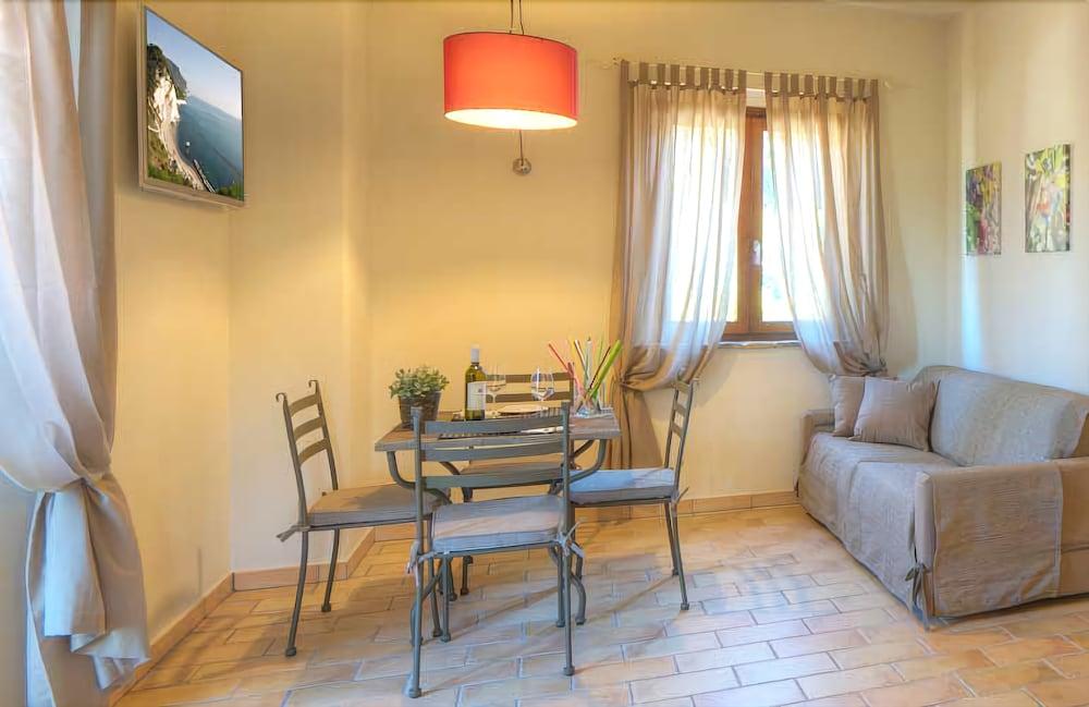 Villa Gens Camuria