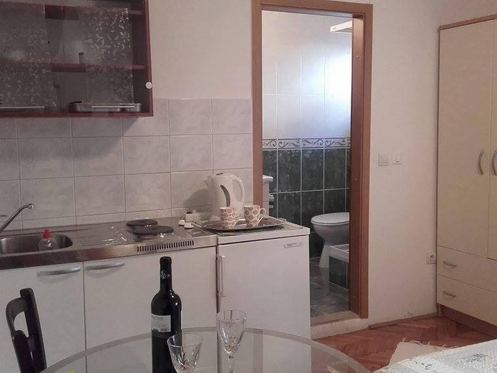 Apartments Jela