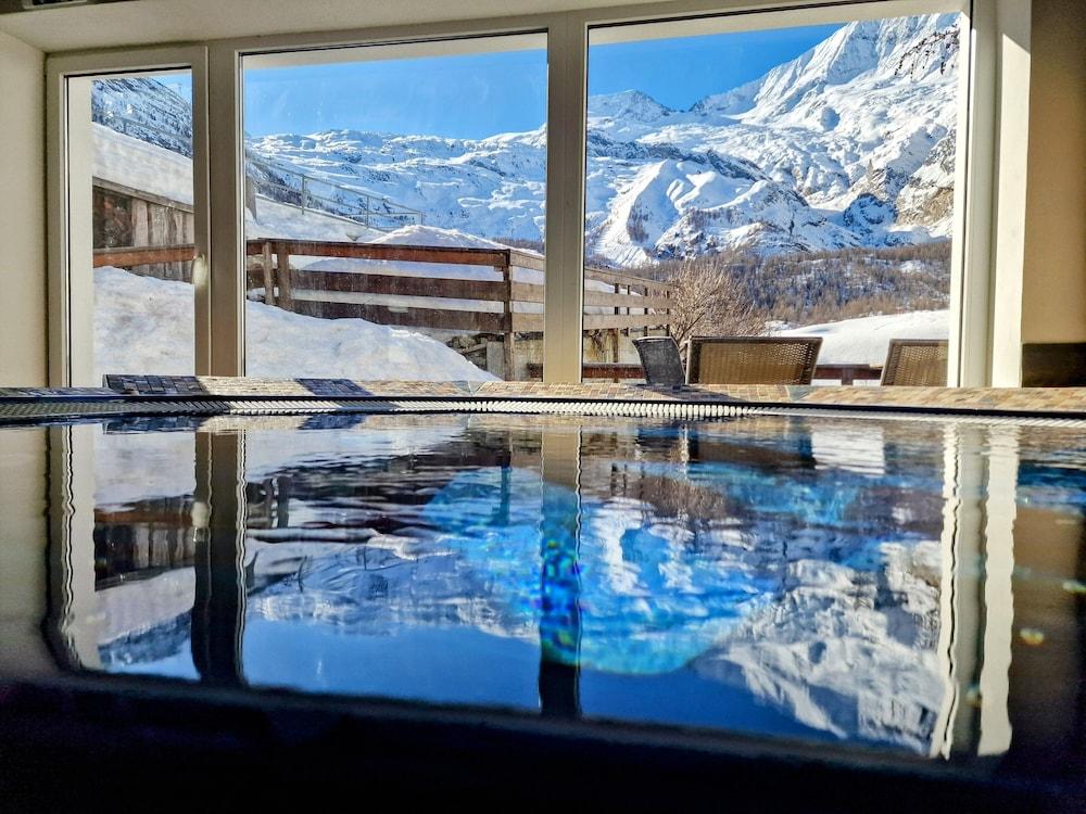 Amber Hotel