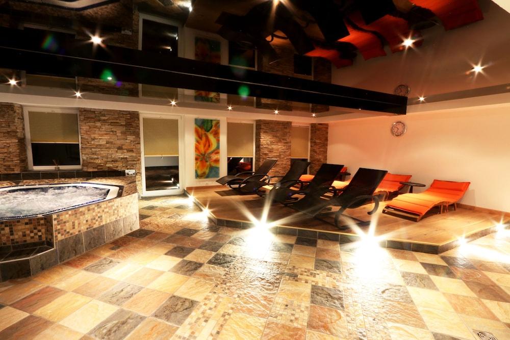 Amber Hotel