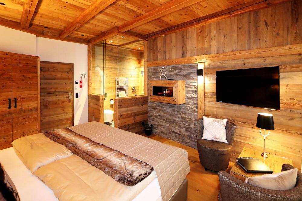 Amber Hotel