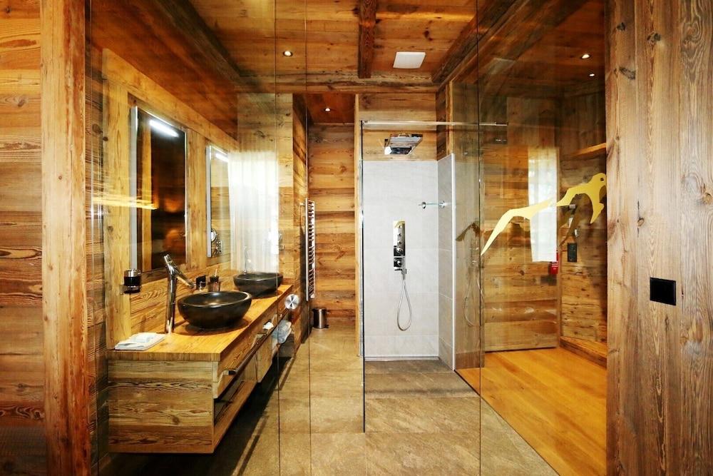Amber Hotel