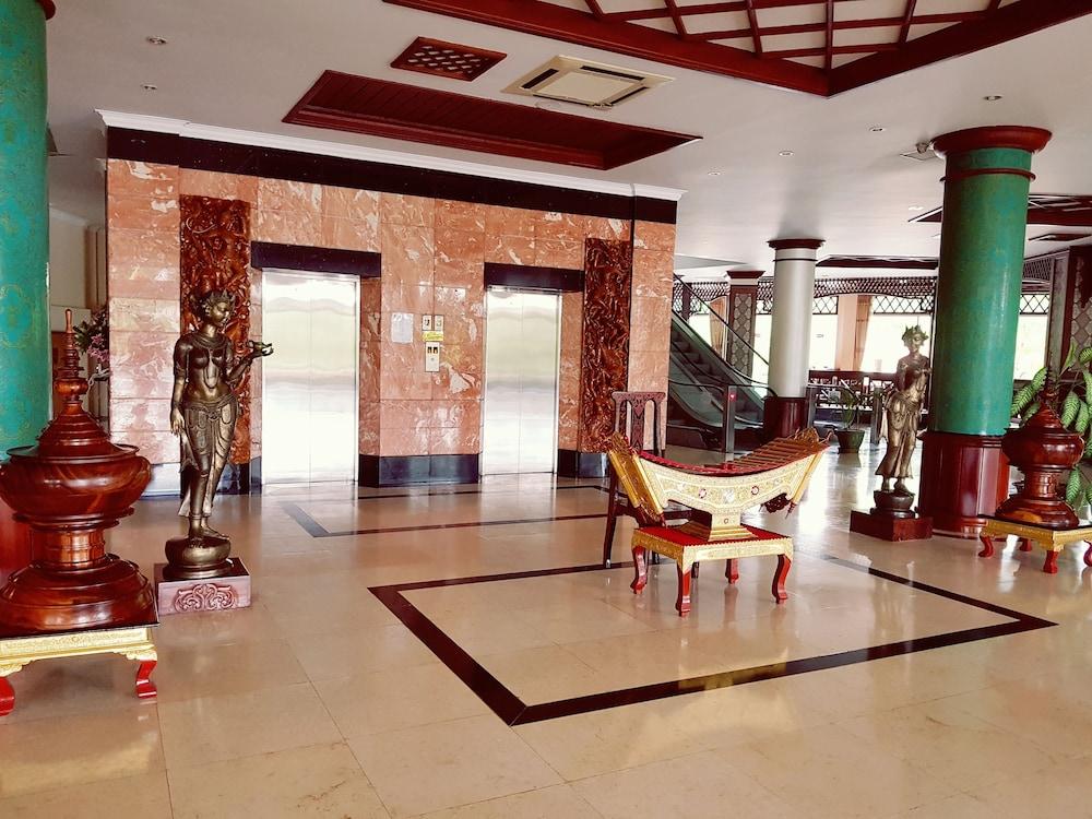 Oattara Thiri Hotel