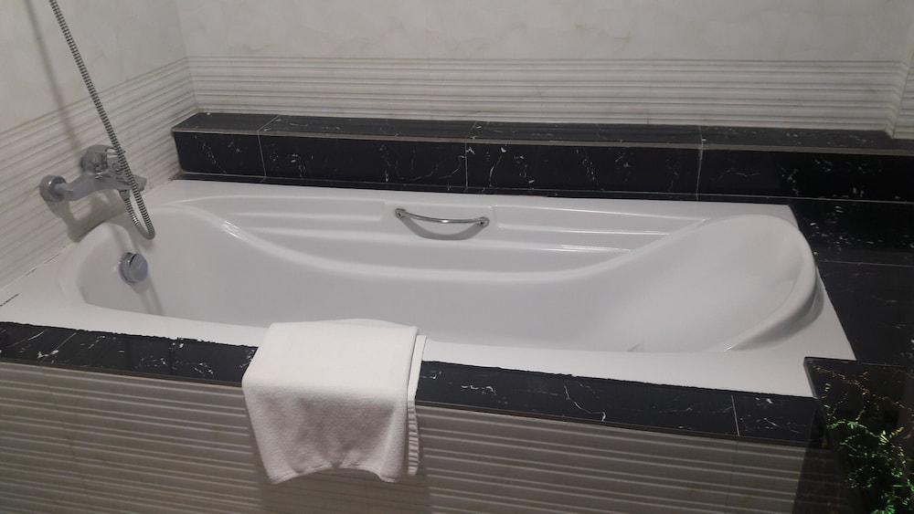 Mingalar Thiri Hotel