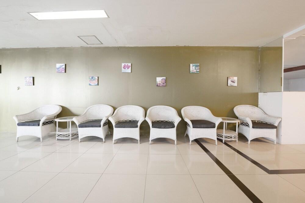 Inter Place by OYO Rooms