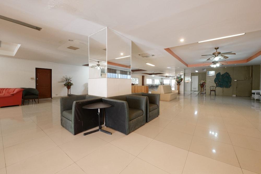 Inter Place by OYO Rooms