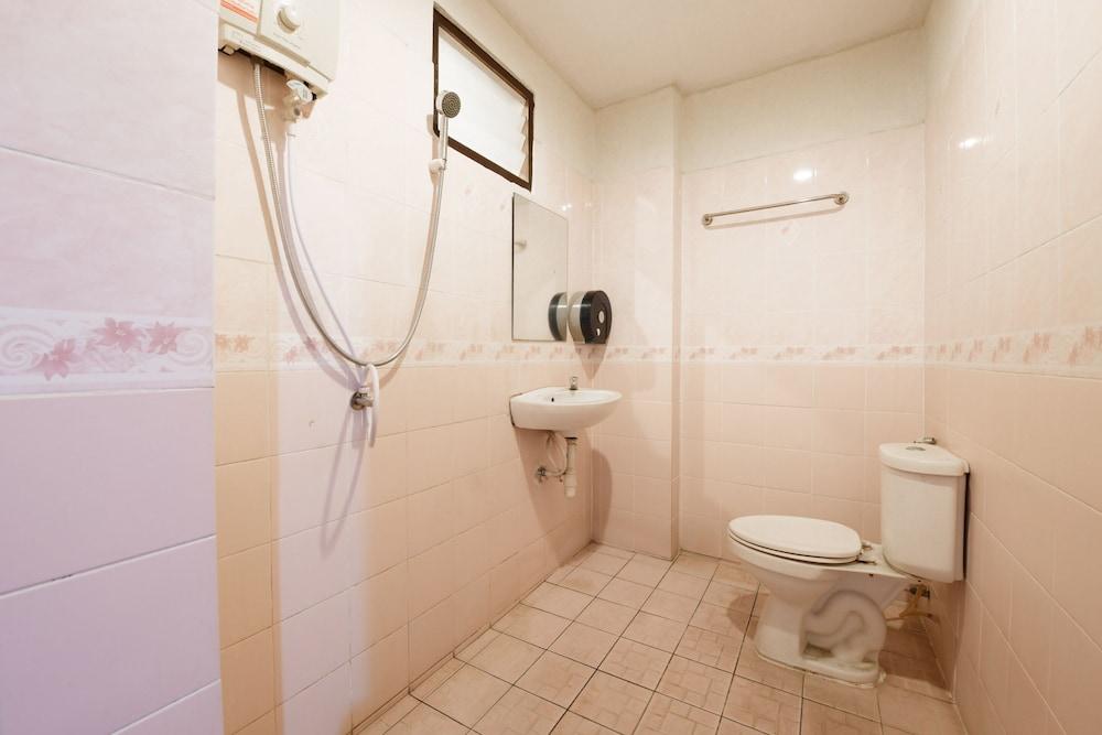 Inter Place by OYO Rooms
