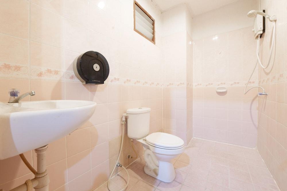 Inter Place by OYO Rooms