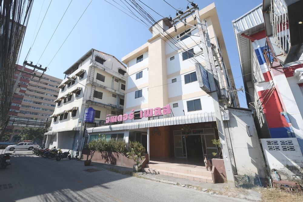 Inter Place by OYO Rooms