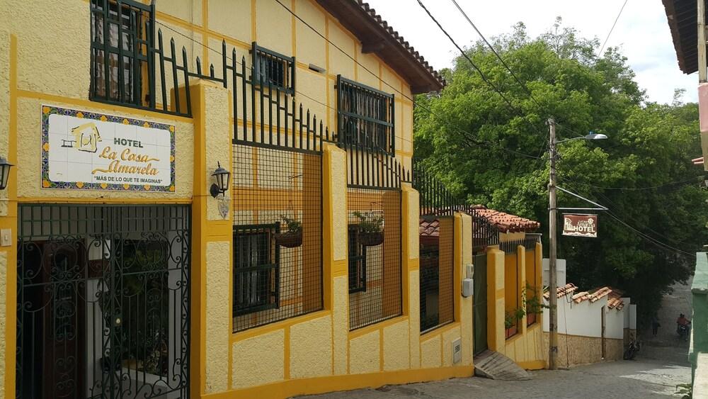La Casa Amarela Hotel