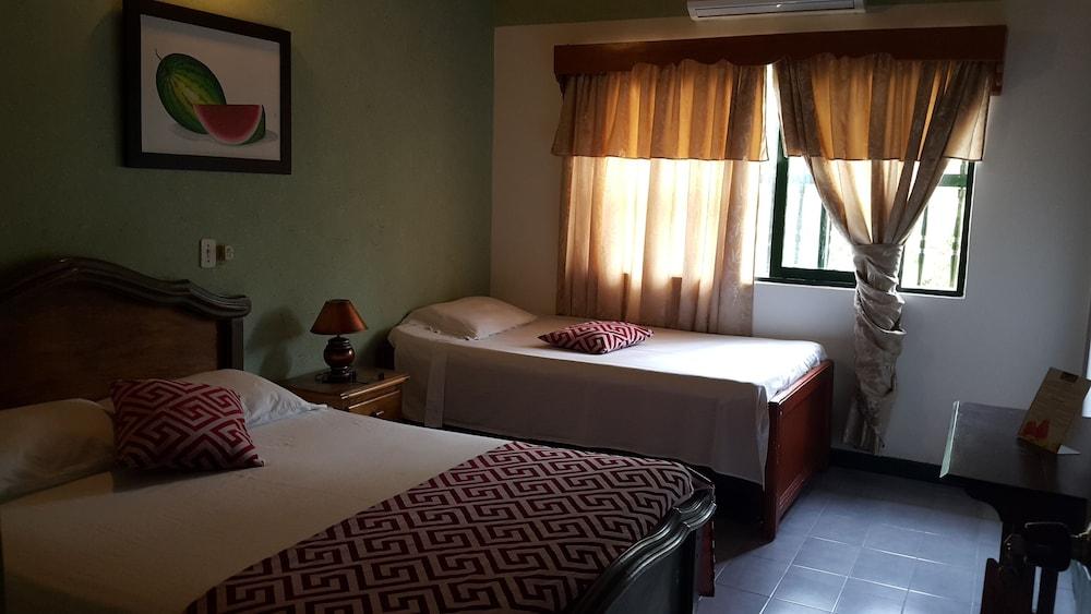 La Casa Amarela Hotel