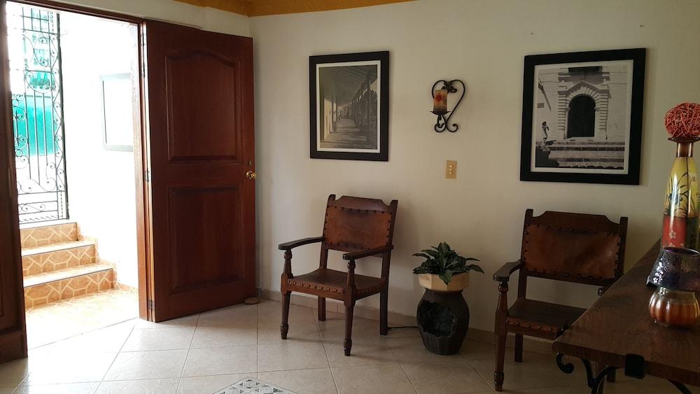 La Casa Amarela Hotel
