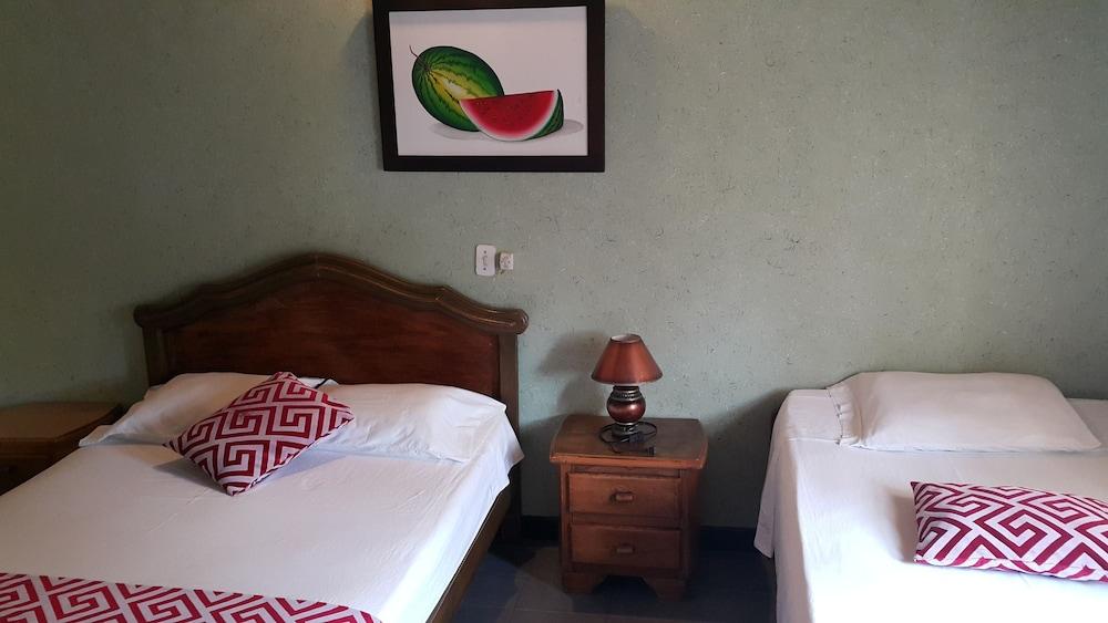 La Casa Amarela Hotel