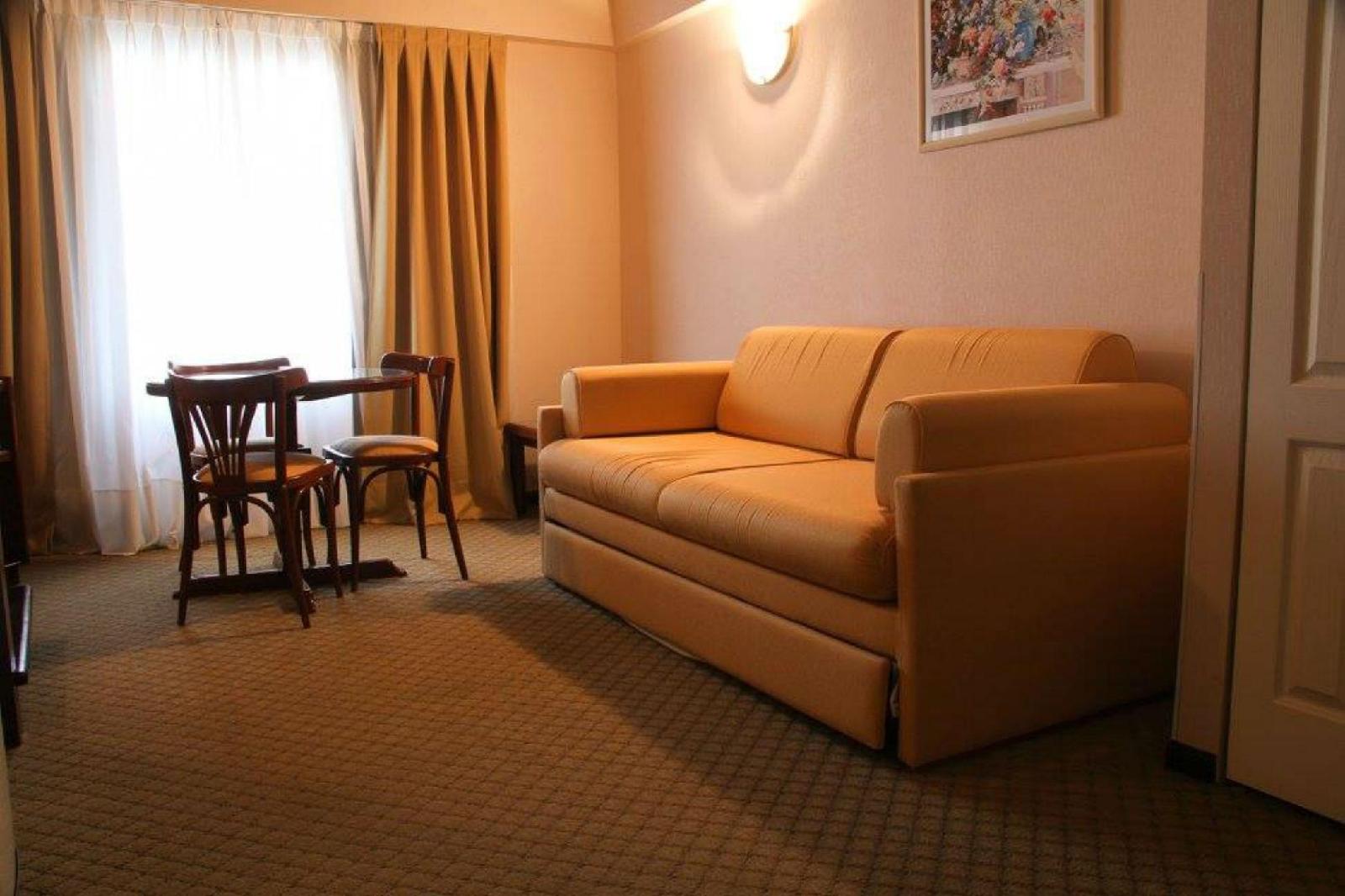 Hotel Reviens