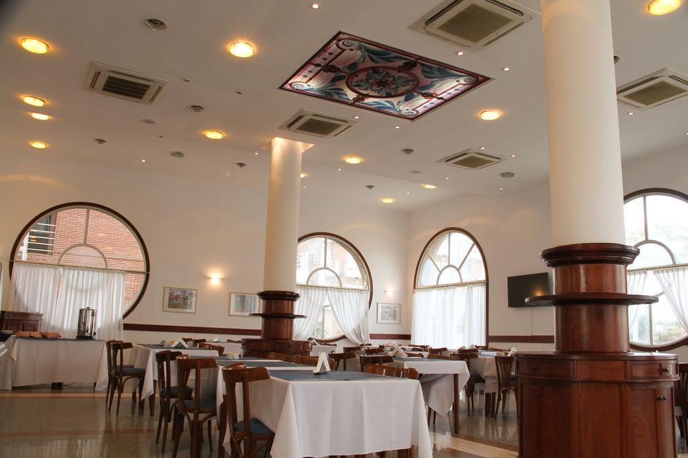 Hotel Reviens
