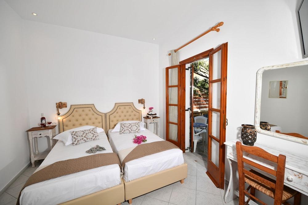 Philoxenia Villas