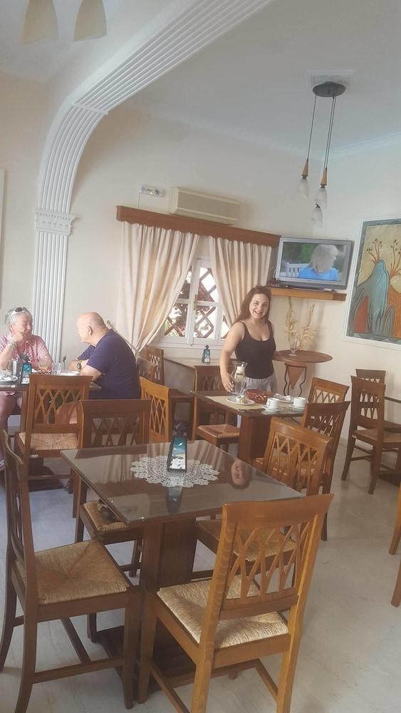 Philoxenia Villas