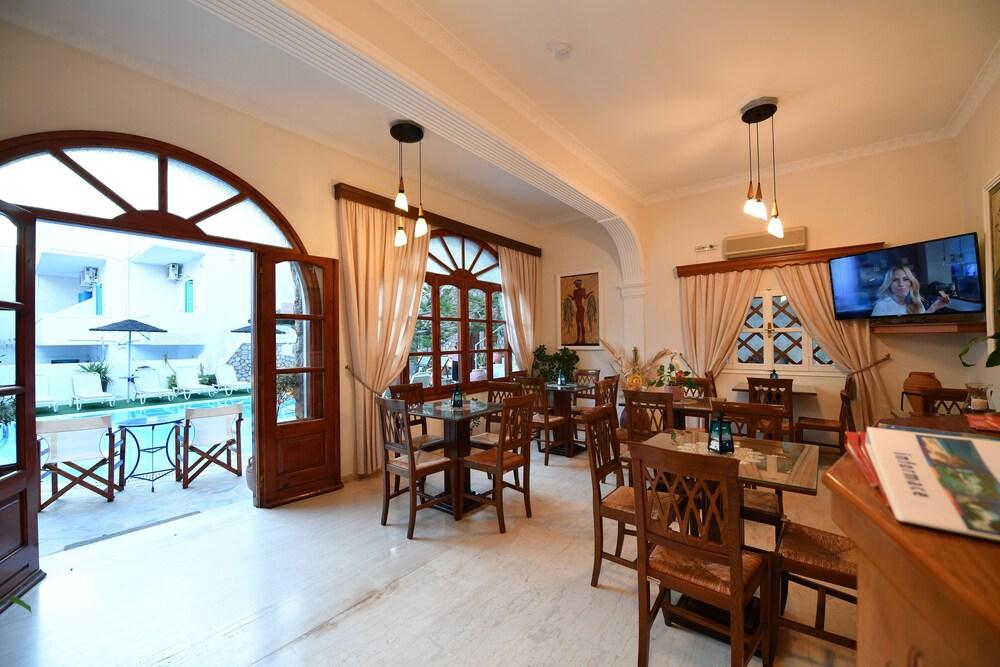 Philoxenia Villas