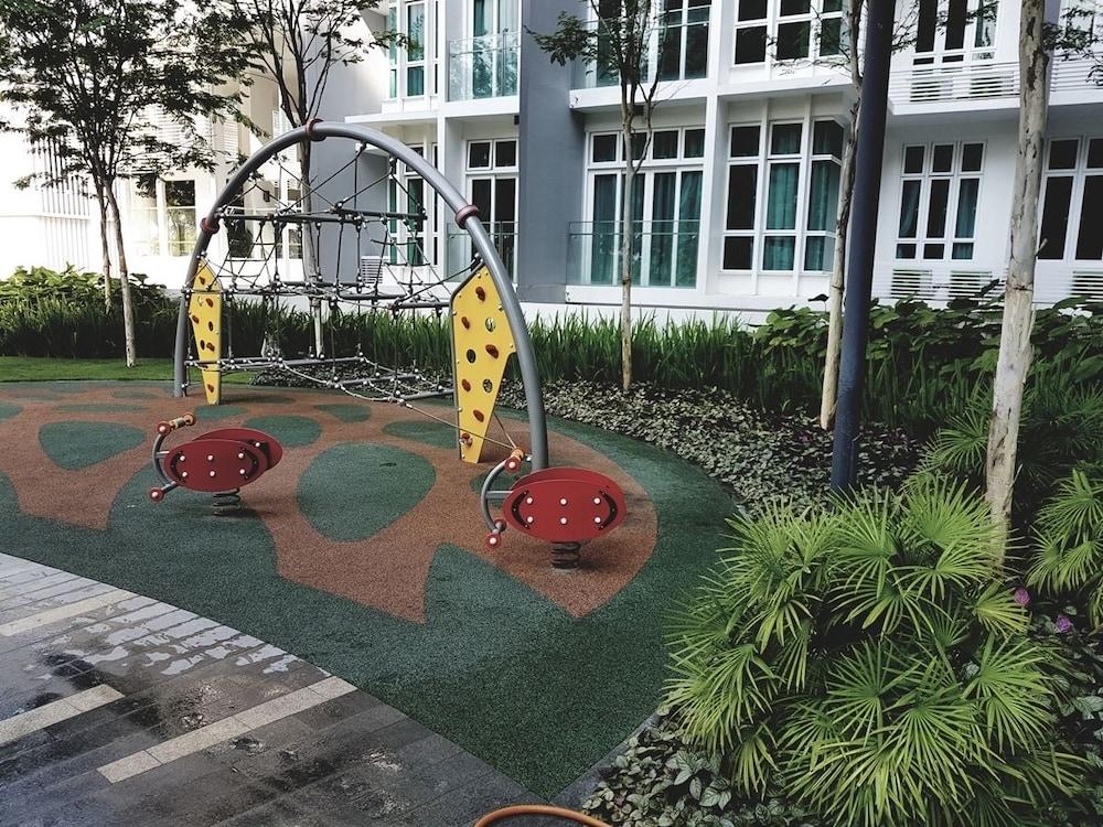 Holi 1Medini Suites