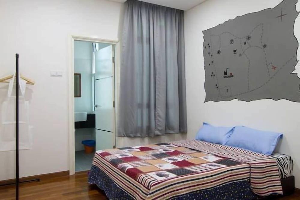 Holi 1Medini Suites