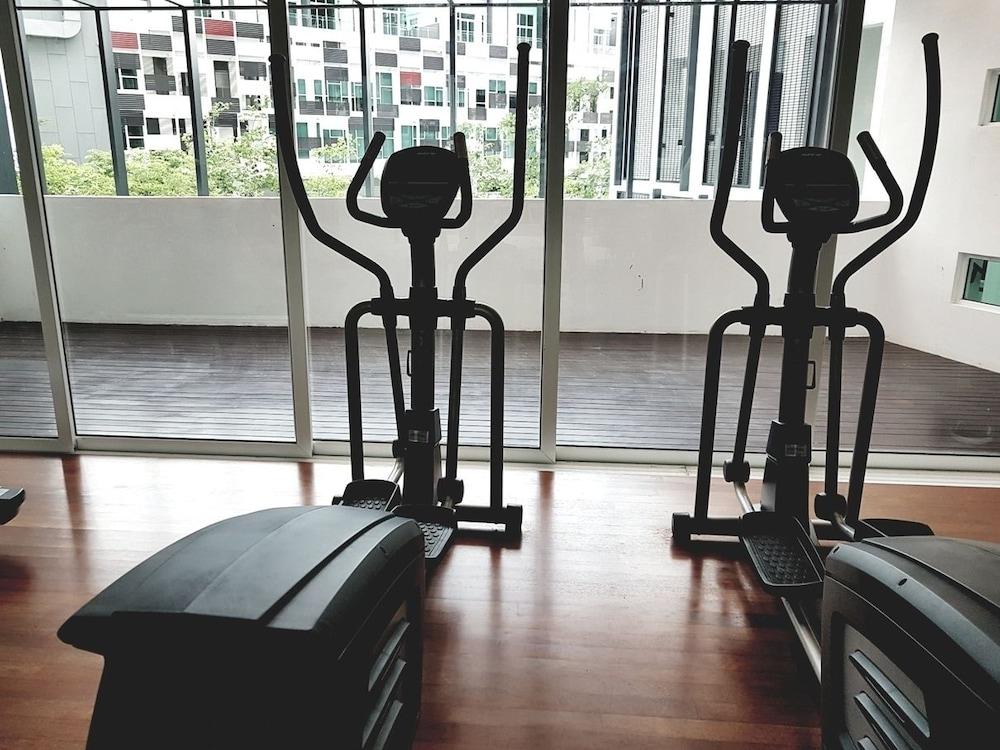 Holi 1Medini Suites