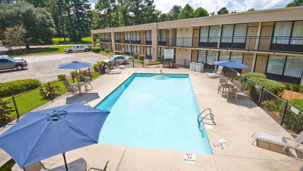 Magnuson Hotel St. Francisville